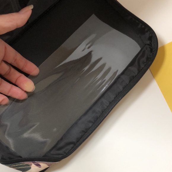 💥Host Pick💥 - Case for CDs or DVDs - Picture 6 of 16